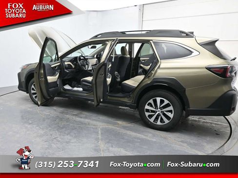 Used 2023 Subaru Outback Premium image 39
