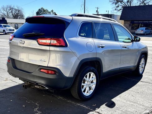 Used 2016 Jeep Cherokee Latitude image 6
