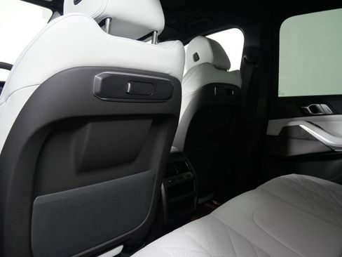 Used 2025 BMW X5 xDrive50e w/ Premium Package image 16