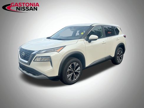 Used 2023 Nissan Rogue SV image 3