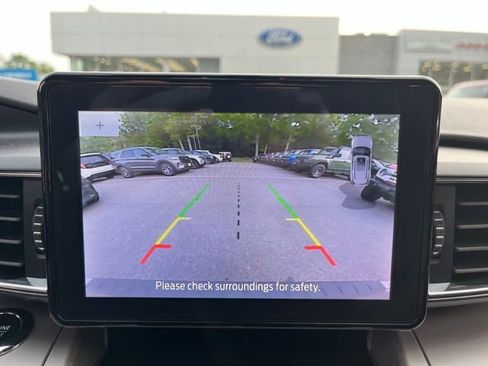 Used 2022 Ford Explorer XLT w/ Equipment Group 202A AWD/4WD image 34