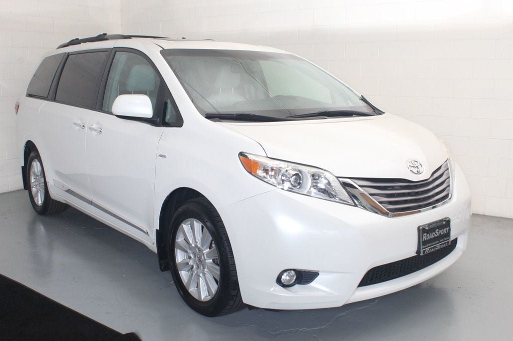 Used 2017 Toyota Sienna XLE w/ XLE Navigation Package AWD/4WD image 1