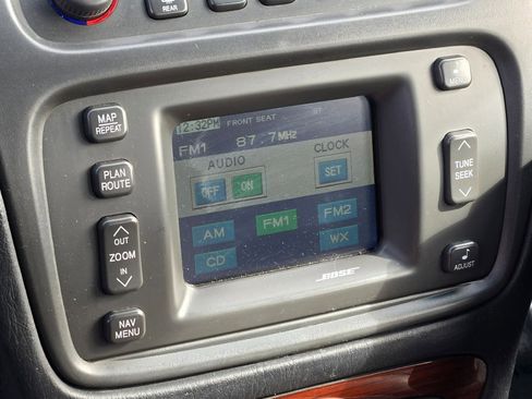 Used 2000 Cadillac De Ville DTS w/ Safety/Security Pkg image 25