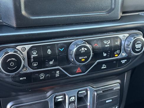 Used 2022 Jeep Wrangler Unlimited Sport image 27