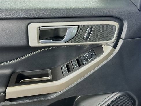 Used 2022 Ford Explorer XLT w/ Equipment Group 202A image 18