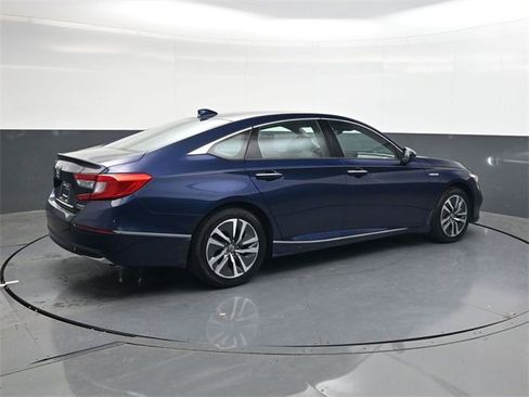 Used 2019 Honda Accord Touring image 4