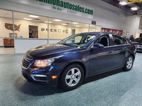 Used 2016 Chevrolet Cruze LT image 2