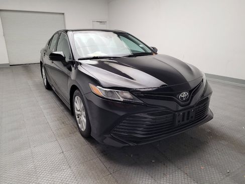 Used 2020 Toyota Camry LE image 14