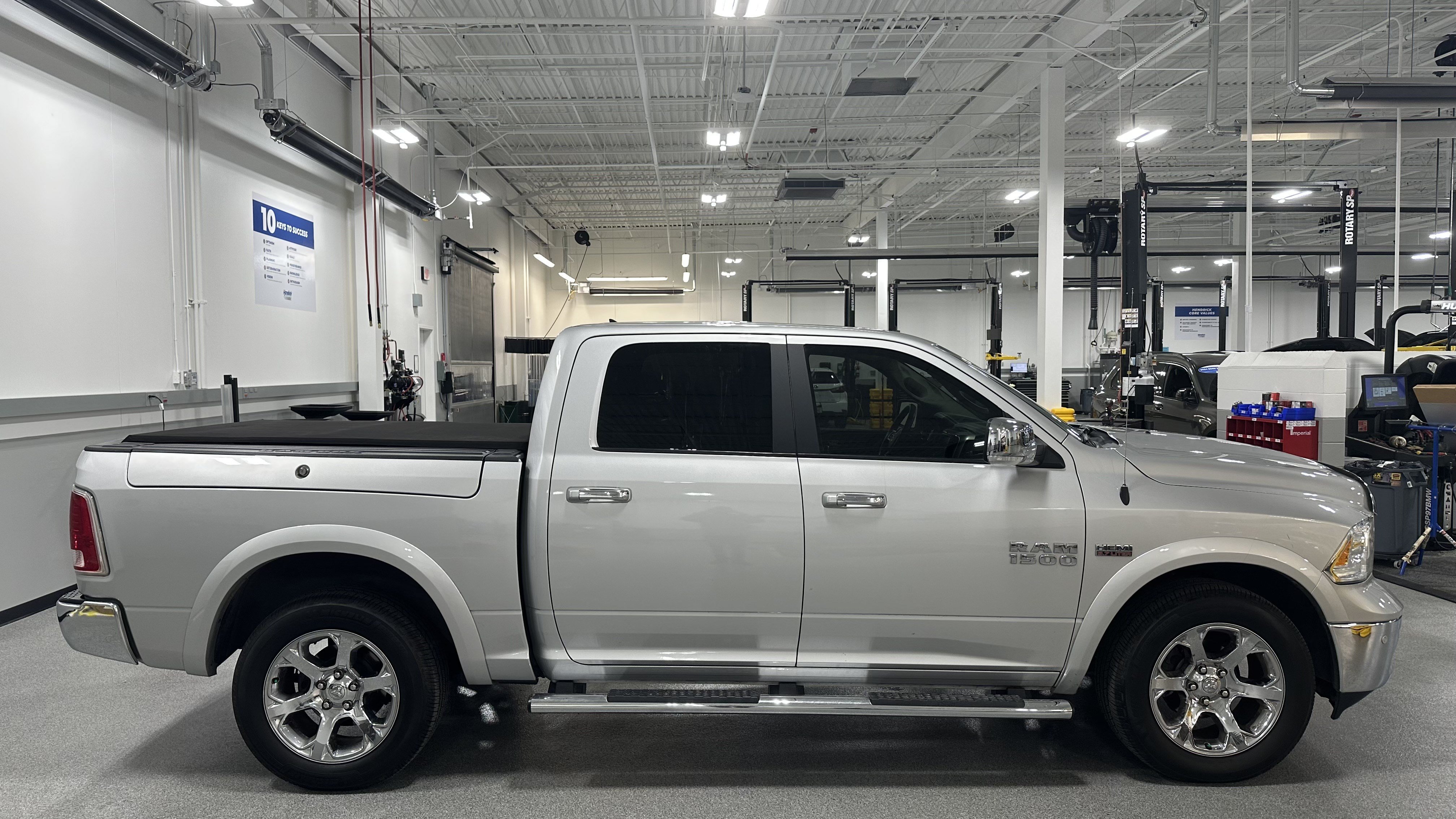 Used 2018 RAM 1500 Laramie w/ Convenience Group AWD/4WD image 11