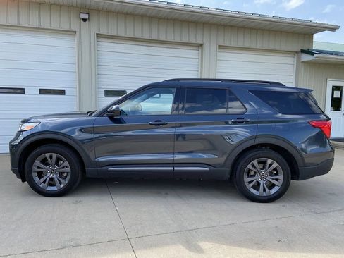 Used 2023 Ford Explorer XLT w/ Equipment Group 202A AWD/4WD image 4