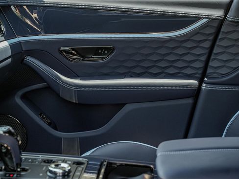 New 2025 Bentley Flying Spur Plug-In Hybrid image 21