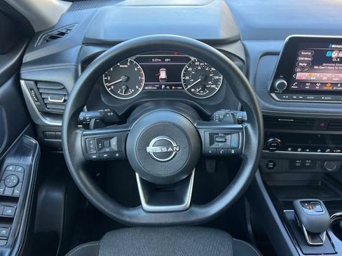 Used 2024 Nissan Rogue SV AWD/4WD image 16