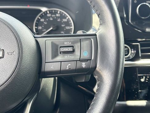 Used 2023 Nissan Pathfinder SL AWD/4WD image 31