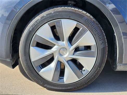 Used 2023 Tesla Model Y Long Range image 7
