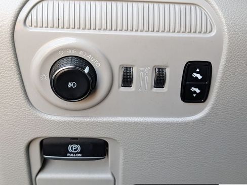 Used 2024 Jeep Wagoneer L Series III AWD/4WD image 19
