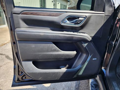 Used 2022 Chevrolet Suburban Z71 w/ Luxury Package image 14