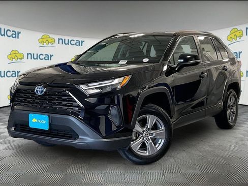 Used 2022 Toyota RAV4 XLE w/ Convenience Package AWD/4WD image 3