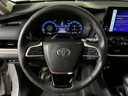 Certified 2025 Toyota Grand Highlander AWD image 16