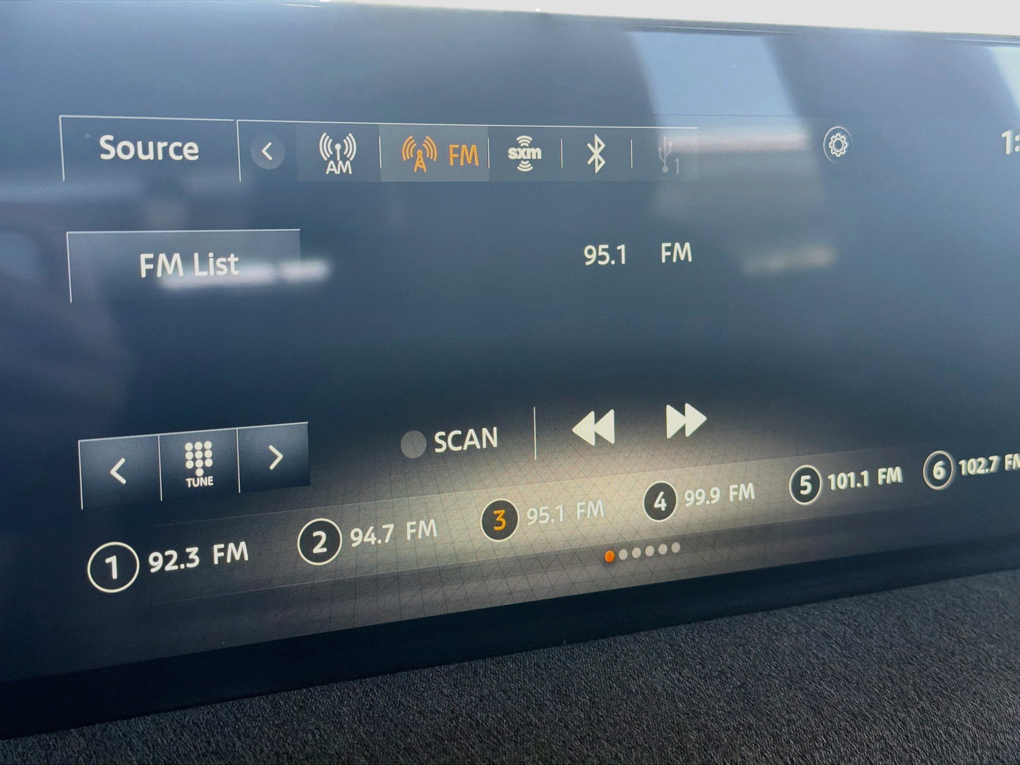 Used 2025 Nissan Kicks SV AWD/4WD image 19