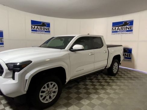 Used 2024 Toyota Tacoma SR5 w/ SR5 Upgrade Package AWD/4WD image 6