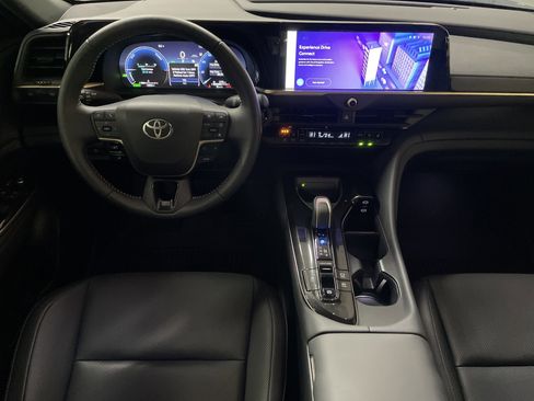 Used 2025 Toyota Crown XLE image 30