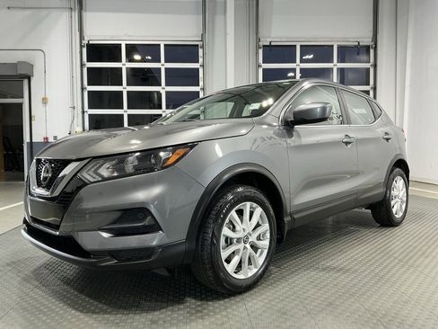 Used 2021 Nissan Rogue Sport S image 2