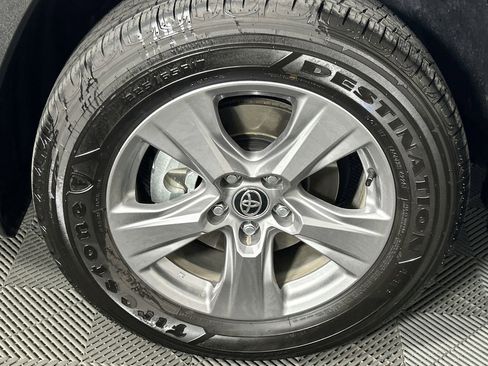 Used 2025 Toyota RAV4 LE image 9