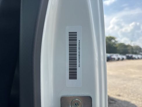 Used 2024 Chevrolet Low Cab Forward image 29