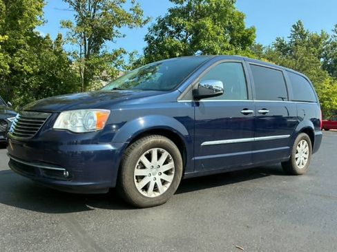 Used 2012 Chrysler Town & Country Touring-L w/ Driver Convenience Group FWD image 1