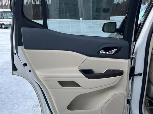 Used 2021 GMC Acadia Denali w/ Denali Ultimate Package image 16