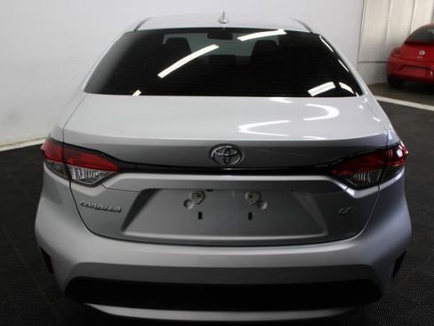 Used 2020 Toyota Corolla LE FWD image 6