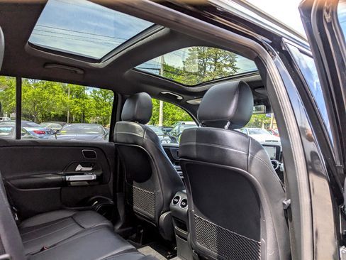 Used 2021 Mercedes-Benz GLB 250 4MATIC w/ Premium Package image 39