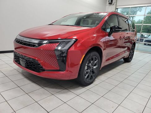 New 2027 Chrysler Pacifica Select AWD/4WD image 3