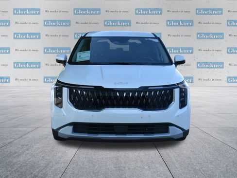 Used 2025 Kia Carnival FWD image 2