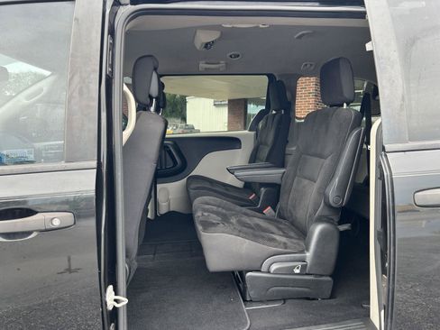 Used 2019 Dodge Grand Caravan SE w/ UConnect Hands-Free Group FWD image 35