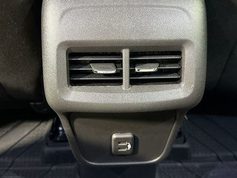 Used 2023 Chevrolet Equinox LT image 19