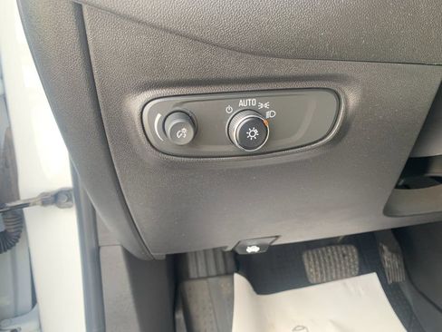 Used 2023 Chevrolet Equinox LT AWD/4WD image 32