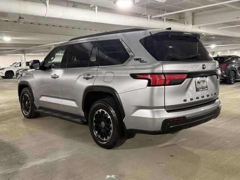 Used 2023 Toyota Sequoia SR5 w/ SR5 Premium Package AWD/4WD image 12