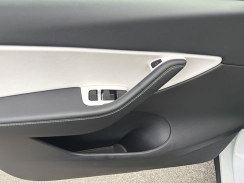 Used 2021 Tesla Model Y Long Range image 15