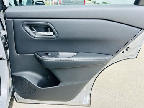 Used 2025 Nissan Rogue SV AWD/4WD image 27