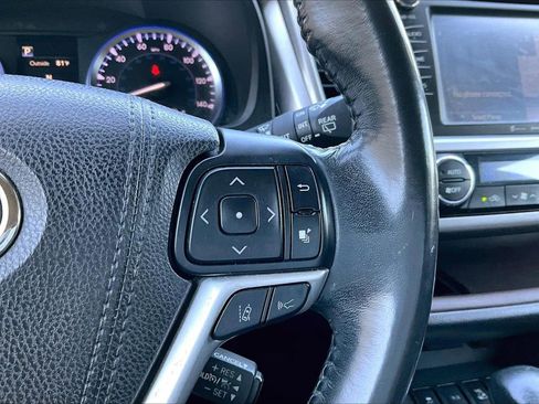 Used 2017 Toyota Highlander XLE w/ Protection Package #3 AWD/4WD image 31