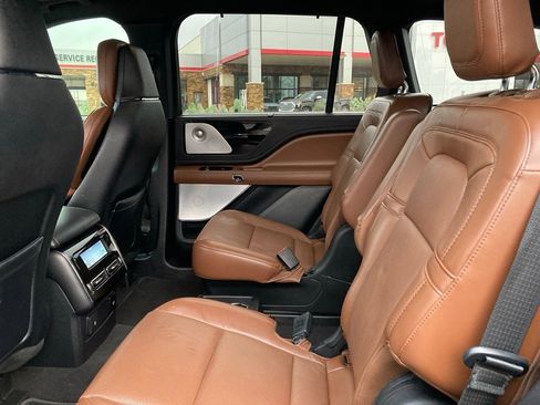 Used 2021 Lincoln Aviator Reserve w/ Equipment Group 210A image 11