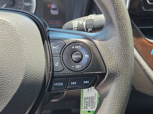 Used 2020 Toyota Corolla LE FWD image 28