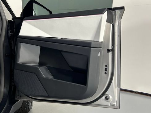 Used 2024 Tesla Cybertruck AWD Crew Cab image 9