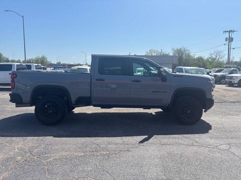 Used 2024 Chevrolet Silverado 2500 ZR2 w/ LPO, Dark Essentials Package AWD/4WD image 10