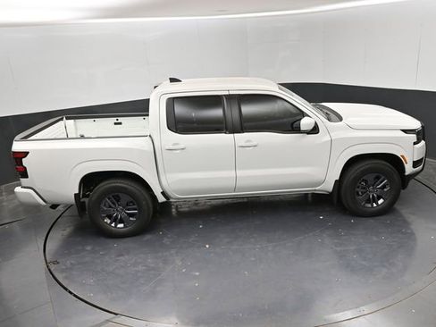 Certified 2025 Nissan Frontier SV image 28