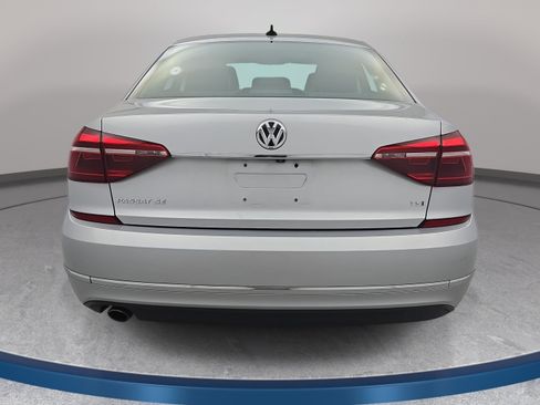 Used 2017 Volkswagen Passat 1.8T SE FWD image 6