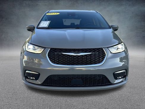 Used 2023 Chrysler Pacifica Touring-L image 2