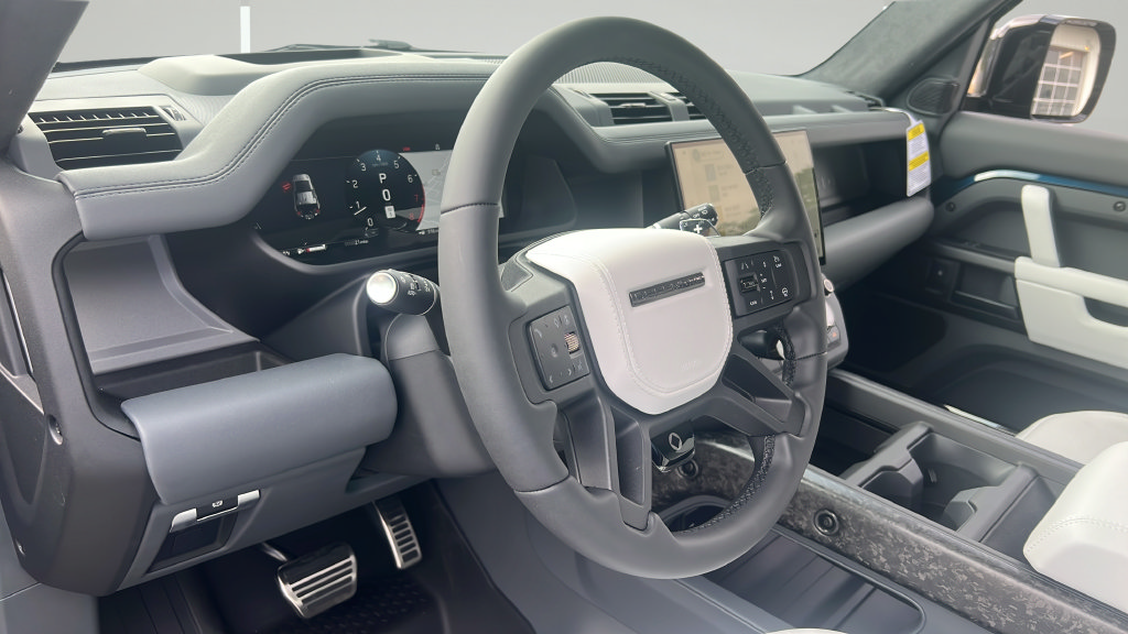 New 2026 Land Rover Defender 110 AWD/4WD image 4