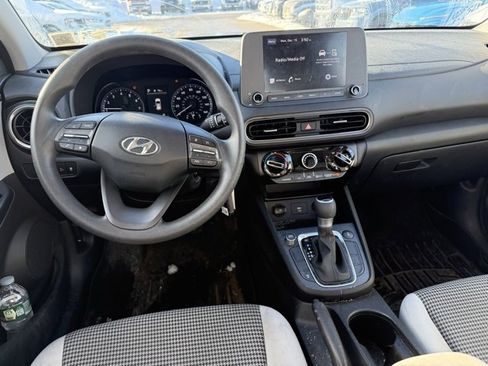 Used 2023 Hyundai Kona SE image 11